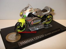 MOTO YAMAHA YZR250 N° 19 OLIVIER JACQUE 2000 au 1/24°