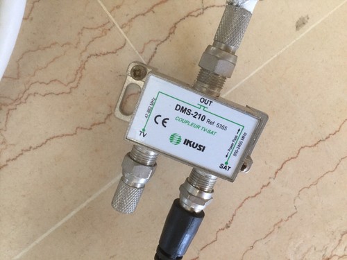 Répartiteur antennes avec - antennes, tv