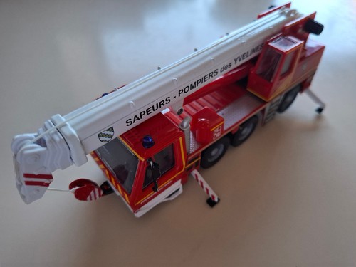 Thrès rare burago camion grue - rare,