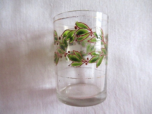 Ancien verre liqueur - a, emaille