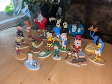 Lot de 18 figurines Looney