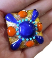 Ancienne BROCHE RELIEF Émail