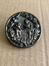 Bouton ancien, collection, un ange et un musicien, sur un mur, 34 mm