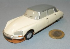 Leray (FR) 1/43 : Citroën DS 21 Berline (Surmoulages Dinky Toys)