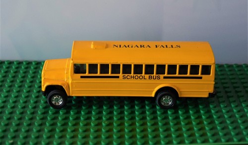 Miniature bus scolaire - miniature , scolaire 