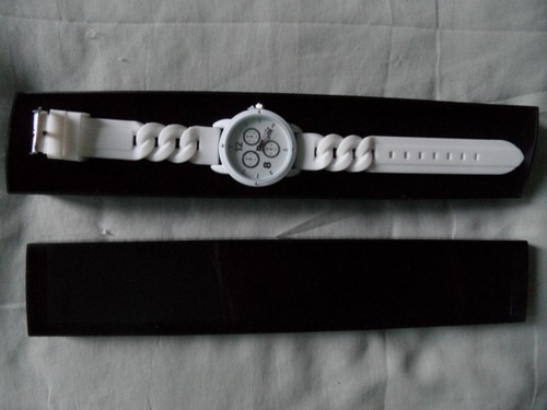 Montre avec cristaux - montre,