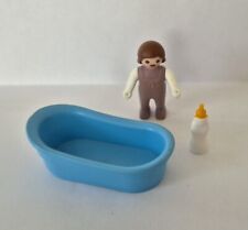 BAIGNOIRE BLEU AVEC BEBE ET