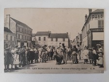 CPA LES MUREAUX : montreur d'ours place rouget - très bon état
