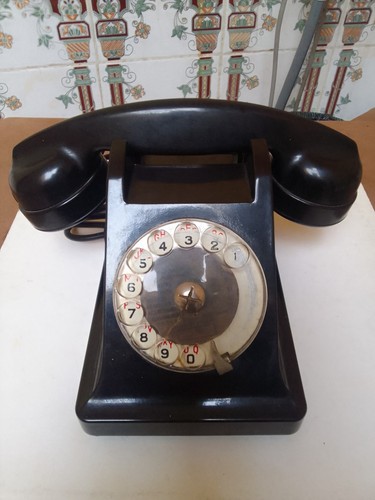 Ancien appareil téléphonique