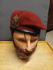 Béret rouge parachutiste