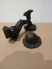 Authentique heurtoir de porte ancien en fonte en forme de dauphin