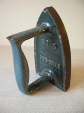 Ancien fer à repasser N°5