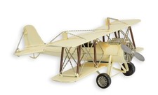Une maquette en fer-blanc d'un