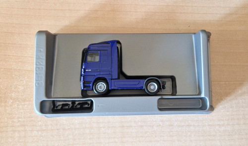 Tracteur routier neutre violet