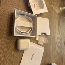 Apple Airpods 2ème génération Complet Comme Neuf