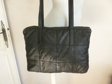 SUPERBE ET RARE  SAC CABAS EN CUIR AGNEAU SOUPLE NOIR SURPIQUE DAMIER CARRE