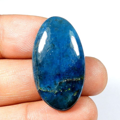 Cabochon apatite bleu fluo