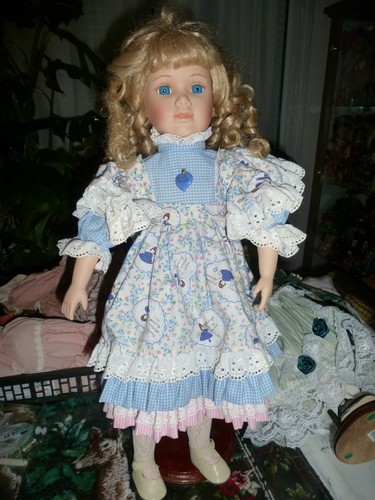 Grande poupee porcelaine 60 - grande,