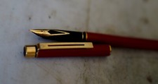 STYLO PLUME SHEAFFER TARGA SLIM - LAQUE ROUGE ROUGE - PLUME OR MASSIF 18 CARATS