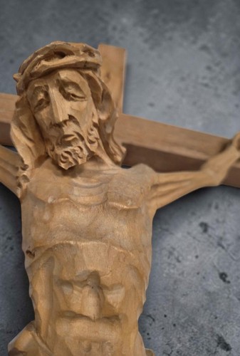 Croix avec figure - , de