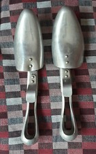 Paire ancienne d'embauchoirs, formes pour chaussures en aluminium