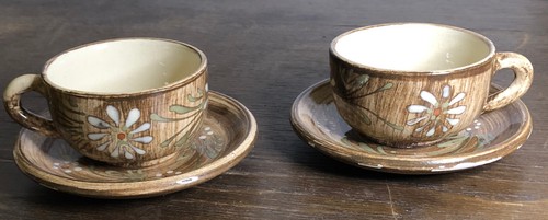 Tasses avec sous - tasses,