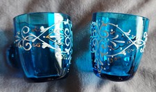 2 verres ou chopes à liqueur
