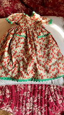 robe  avec des fraises anciene