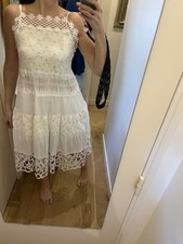 Belle Robe Blanche Broderie Et