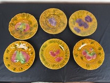 12 assiettes barbotine décor