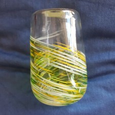 vase pâte de verre très bon état avec décor en spirales très colorées. 