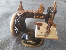 Mini Machine à coudre Singer années 30