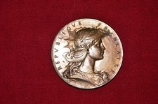 MEDAILLE PRIX OFFERT PAR LE