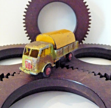 Camion Ford bâché Dinky Toys