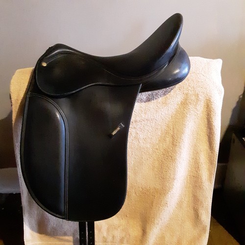 Wintec dressage saddle 5 - dressage, 17.5