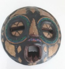 Masque africain en bois Luba perlé - Congo - art tribal - diam. 24,5 cm