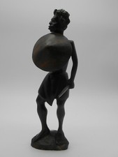 ART AFRICAIN : SCULPTURE / STATUE GUERRIER / CHASSEUR EN BOIS DE MADAGASCAR ? 