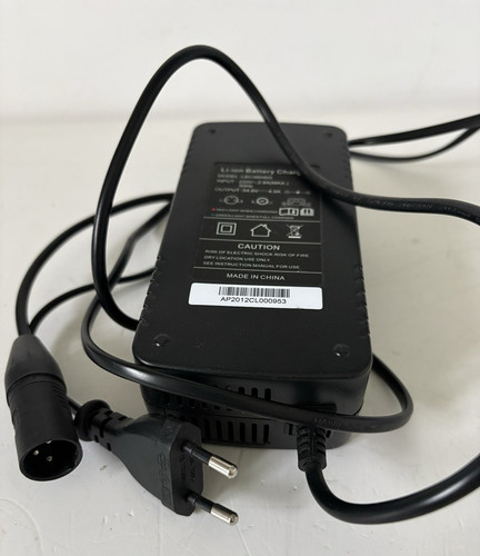 Chargeur batterie lbc480403 - chargeur,