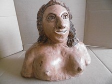 SCULPTURE BUSTE DE FEMME . ART POPULAIRE ? . NON SIGNEE . TERRE . ARGILE .