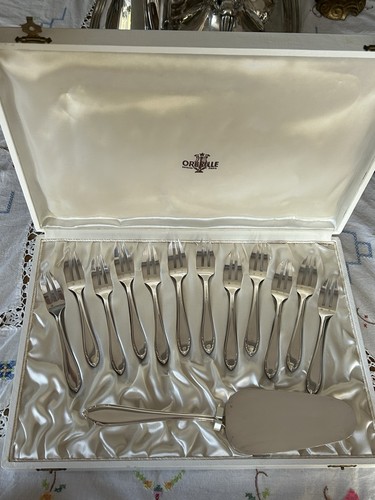 Ménagère gâteaux - ménagère,