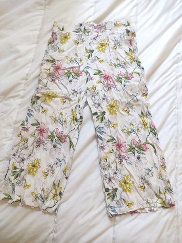 Pantacourt femme fluide fleuri