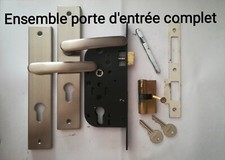 Serrure à encastrer + cylindre avec 2 clefs + 2 poignées alu brossé + gâche