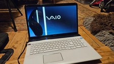 PC SONY VAIO- SVE 173L 1EW DALLE A CHANGER_ Vendu avec RAM/ Disque dur +chargeur