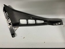 UN CACHE CARENAGE PLASTIQUE