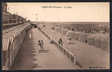 CPA Cabourg, La Plage avec cabines de plage et promeneurs 