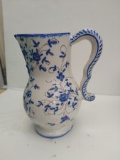 pichet broc faïence blanc décor bleu fleur oiseaux signé Martres Tolosane