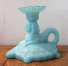 Rare Bougeoir en Opaline de Foire à Décor de Femme Sphinx Sirène sur une Tortue