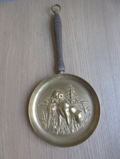 CHASSE VENERIE CASSEROLE EN LAITON DECORATIVE