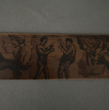 Règle du XIXe en bois peint à décor d'hommes et de chevaux escrime boxe M3058