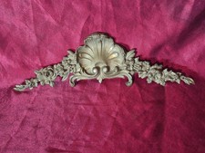 Fronton en Bronze , Ornement